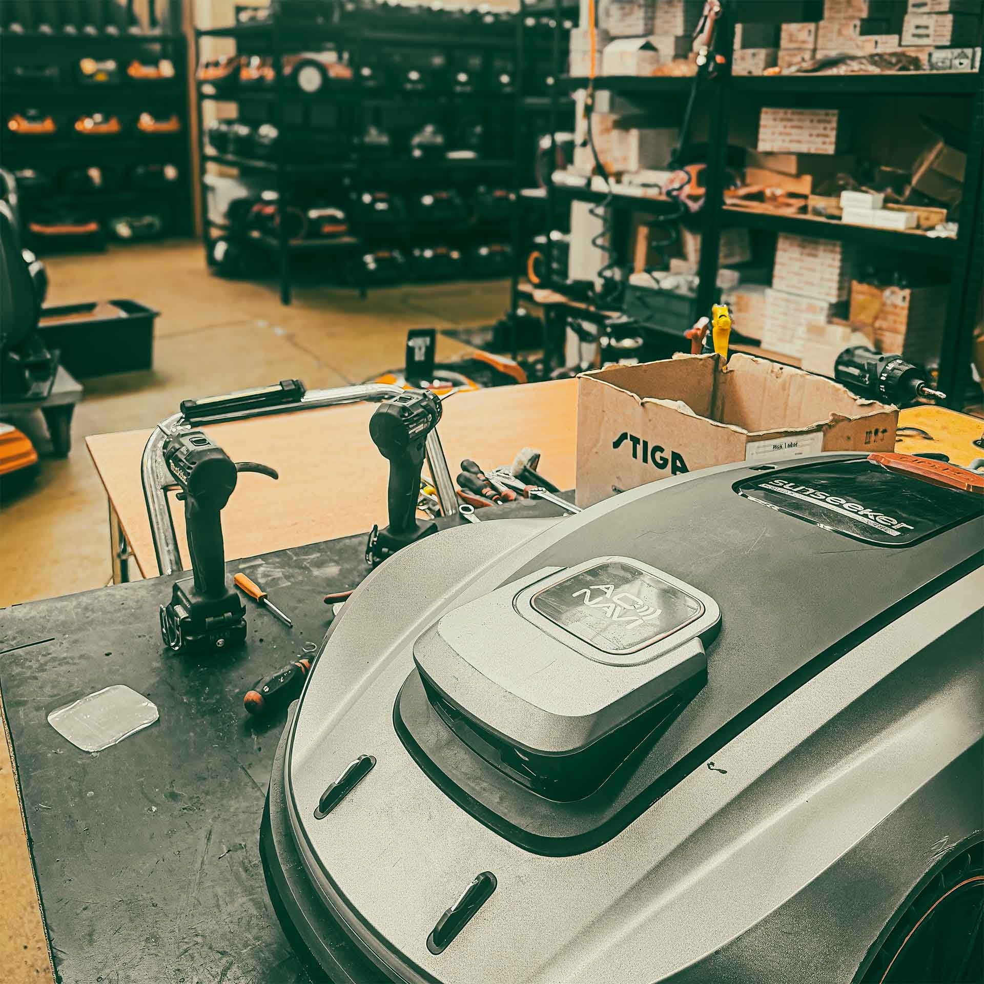 Robotplæneklipperværksted